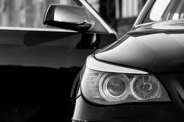 Half day luxury car with driver at disposal in Abu Dhabi