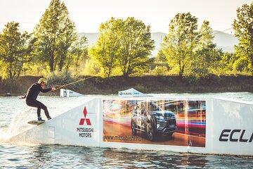 3 hours Wakeboarding with basic equipment
