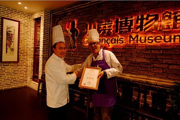 Private Day Tour: Panda Base and Museum of Sichuan Cuisine with Cooking Lesson