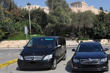 Half day luxury car with driver at disposal in Lisbon