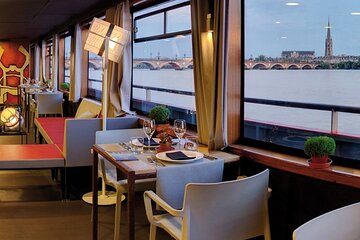 Save 10.00%! 8-Hour Paris Private Trip including Seine River Cruise Lunch
