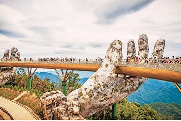 Golden Bridge in both hands daily group trip with guide