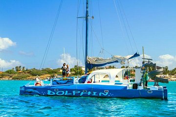 Catamaran Dolphin Snorkeling Cruise: Open bar, Light Lunch & I Love Aruba Shirt