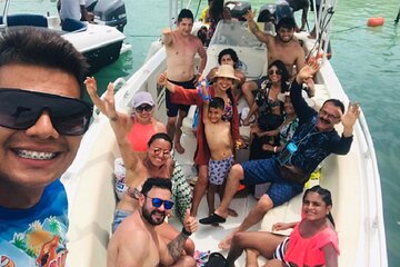 Excursion to 5 Rosario Islands with Snorkeling and Plankton