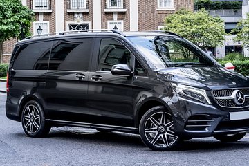 Departure Private Transfers: Brisbane to Brisbane Airport BNE in Luxury Van