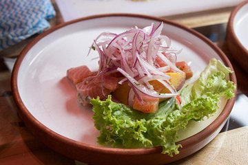 Market Tour and Gourmet Peruvian Cooking Lesson with a Professional in Urubamba