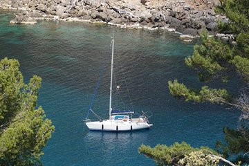 Full-day sailing excursion along the coast