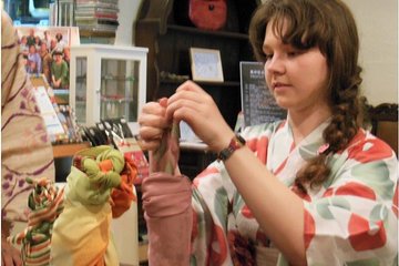 Furoshiki wrapping - Learn Japanese traditional culture & ideas through a cloth.