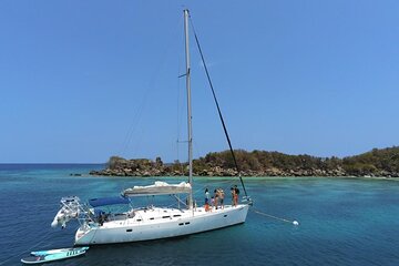 Private Puerto Rico Sailing and Island Hopping Tour with Appetizers and Open Bar