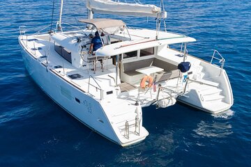 5-Hour Private 40' Luxury Catamaran 2-Stop Tour w/ Food, Open Bar & Snorkeling