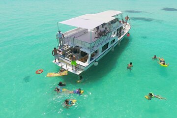 Isla Mujeres Full Day Tour on Yacht with Snorkel and Buffet
