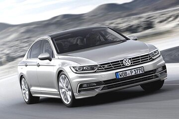 Arrival Private Transfer from Prague Airport PRG to Prague City in Car/Van