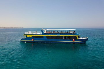 Paradise Catamaran Conquest 2 Hours Semi Submarine & snorkeling - Hurghada