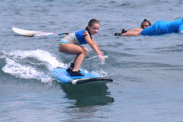 Beginner surf lesson for kids
