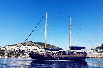 Ischia and Procida: minicruise in luxury gulet with lunch and snorkeling