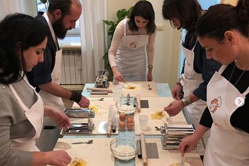 Private cooking class at a local's home with tasting in Positano