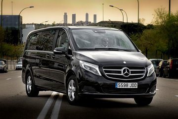 Private Transfer: Barcelona City or BCN Airport to Andorra by Luxury Van