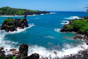 Road to Hana Mercedes van with Waterfall Swim, Black Sand Beach and Lunch