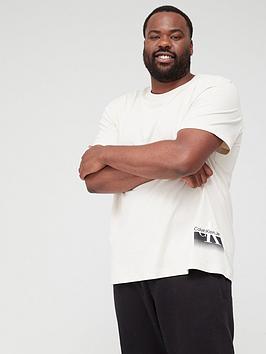 Calvin Klein Jeans Big &Amp; Tall Monologo Gradient Box T-Shirt - Eggshell
