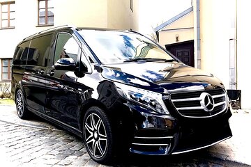 Paris Airport CDG Round-Trip Private Transfer in Luxury Van