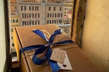 ROME: Italian taste welcome box in hotel and customizable visiting experiences