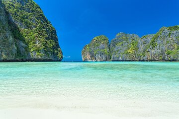 Save 22.00%! Full-day Phi Phi & Bamboo island Speedboat Tour from Phuket with lunch