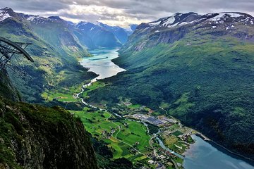TRANSFER, LUXURY VAN 1-7 PAX: Bergen - Olden, Loen, Stryn