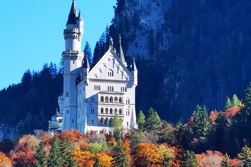 Private Mini Van Tour to Neuschwanstein Castle, Linderhof, Ettal & Oberammergau