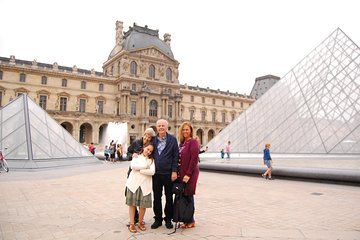 Ste Chapel, 'Ile de la cité', Louvre and Montmartre Private Day Tour