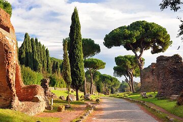 Small-Group Hidden Gems and Catacombs of Rome Guided Tour