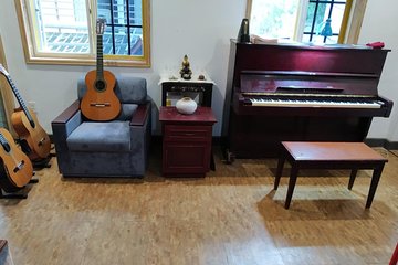 Private Guitar Workshop with Vietnamese Musician