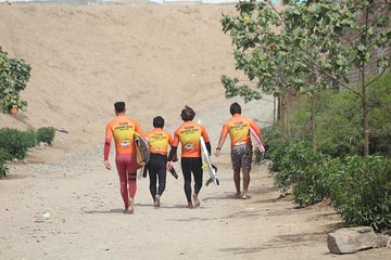 Surf rentals and Surf trips for intermediate surfers in Lima, Peru
