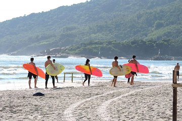 Group Surf Lessons - Florianópolis with Professional precursor Evandro Santos