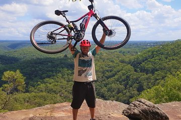 Blue Labyrinth Tour: Sydney Blue Mountains by E-Bike
