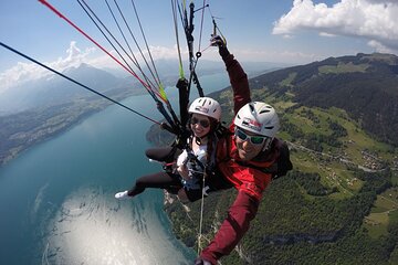 Zurich: Day trip to Interlaken & Paraglide