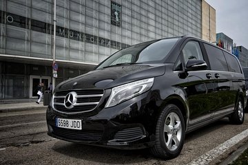 Paris Orly Airport ORY Arrival Private Transfer to Paris City in Luxury Van