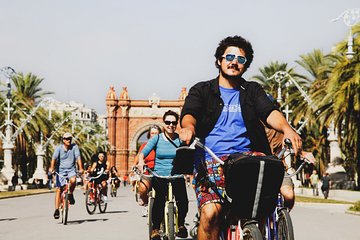 Private Barcelona Bike Tour, Gaudi's Art and Medieval Districts with Local Guide