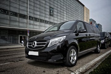Departure private transfer from Tallinn to Tallinn TLL Airport by Luxury Van