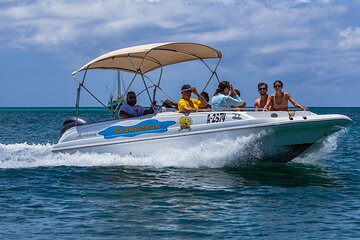 Private Cruise along the Aruba Coast Line with Snorkeling