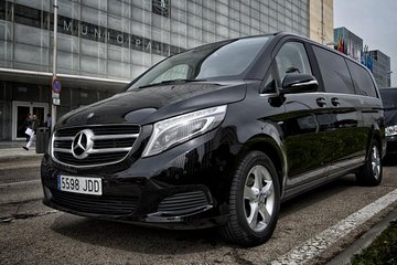 Private Departure Transfer in Luxury Van: From Paris to Charles de Gaulle Airport