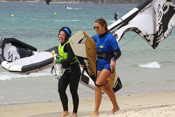 PERSONALIZED KITESURF LESSONS. Valdevaqueros. Kite School 100% Fun Tarifa