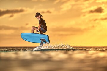 Surfing experience in an electric foil in Juan-les-pins
