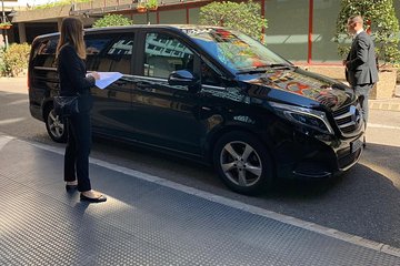 Private Departure Transfer: Central London to Gatwick Airport LGW by Luxury Van