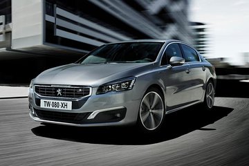 Paris Airport CDG Round-Trip Private Transfer in Sedan Car or Van