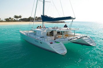 Tour to Isla Mujeres and snorkel