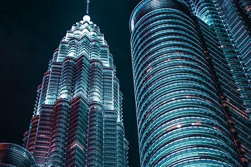 Flexible 13 Hrs Kuala Lumpur Excitements Van Tour from Bentong