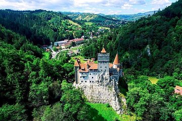 Bran Castle of Dracula Yourself : Private Transfer from Bucharest Airport OTP