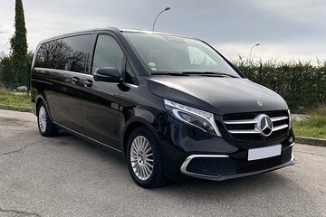 Private Airport Transfer: Paris Airport CDG to Paris City in Luxury Van