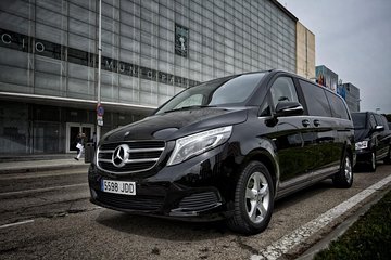Arrival Private Transfer Reykjavik airport KEF to Reykjavik City by Luxury Van