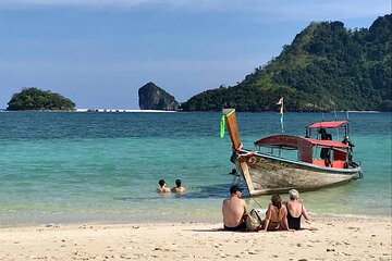 Exclusive day trip around Railay, Ao Nang local islands and swim on bioluminescence plancton.